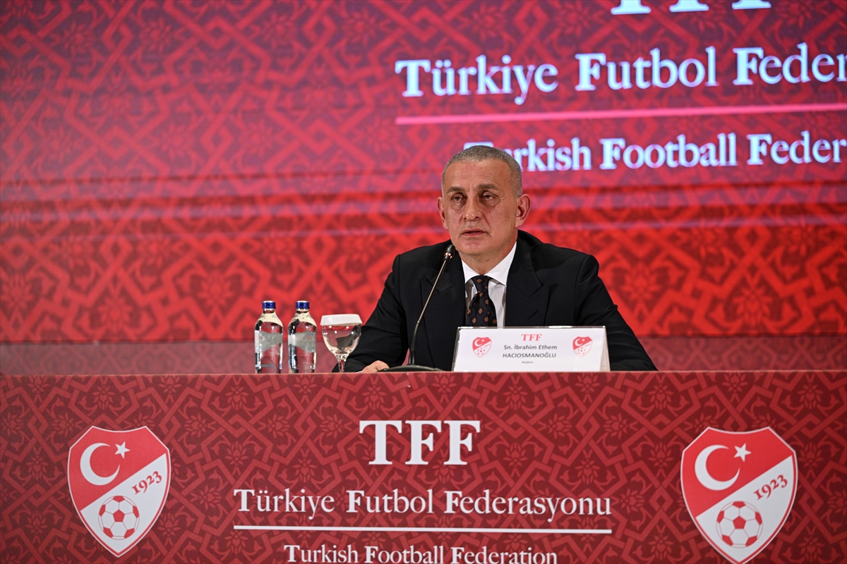 TFF Başkanı İbrahim Hacıosmanoğlu, profesyonel liglerde görev alan 571 hakemden 371'inin bahis hesabının olduğunu, 152'sinin ise aktif şekilde bahis oynadığını açıkladı.