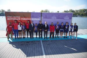 EDİRNE (AA) – Meriç Nehri'nde düzenlenen Türkiye Kupası Kürek Yarışları