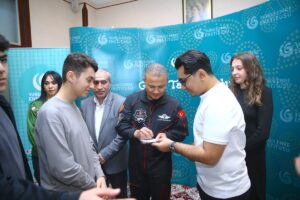 BAKÜ (AA) – Türkiye'nin ilk astronotu Alper Gezeravcı, Azerbaycan'ın başkenti