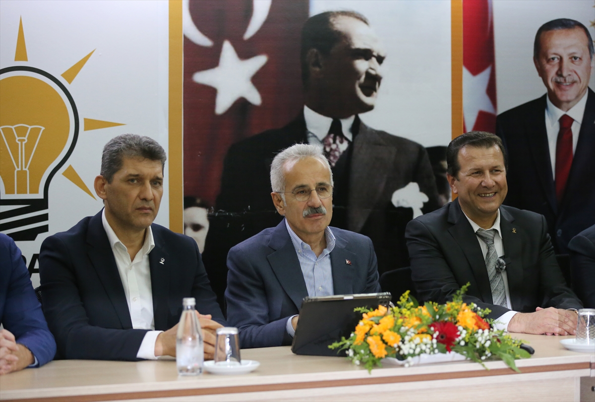 Ulaştırma ve Altyapı Bakanı Uraloğlu, AK Parti Elmalı ve Korkuteli ilçe teşkilatıyla buluştu