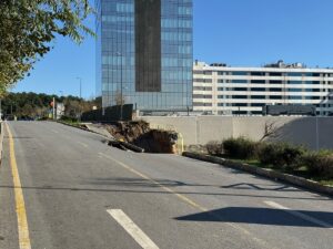 İSTANBUL (AA) – Ümraniye'de bir inşaatın istinat duvarının yıkılması sonucu