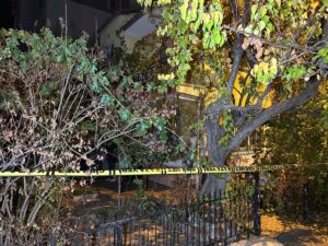 Uşak'ta babası, babaannesi ve komşusunu bıçaklayan zanlı yakalandı UŞAK (AA) – Uşak'ta birlikte yaşadığı babası ve babaannesi ile