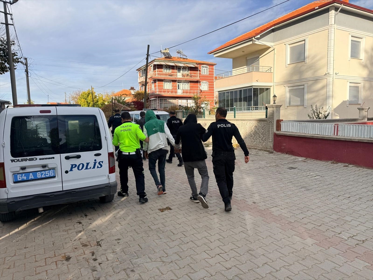 UŞAK (AA) – Uşak'ta uyuşturucu madde ticareti yaptıkları iddiasıyla gözaltına