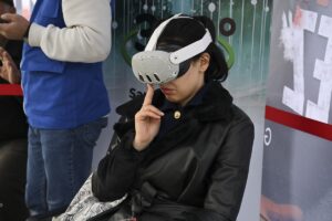 - Gazze'den canlı bağlantılarla ekranlarda bölgeyi ve vatandaşları görebilen ziyaretçiler,