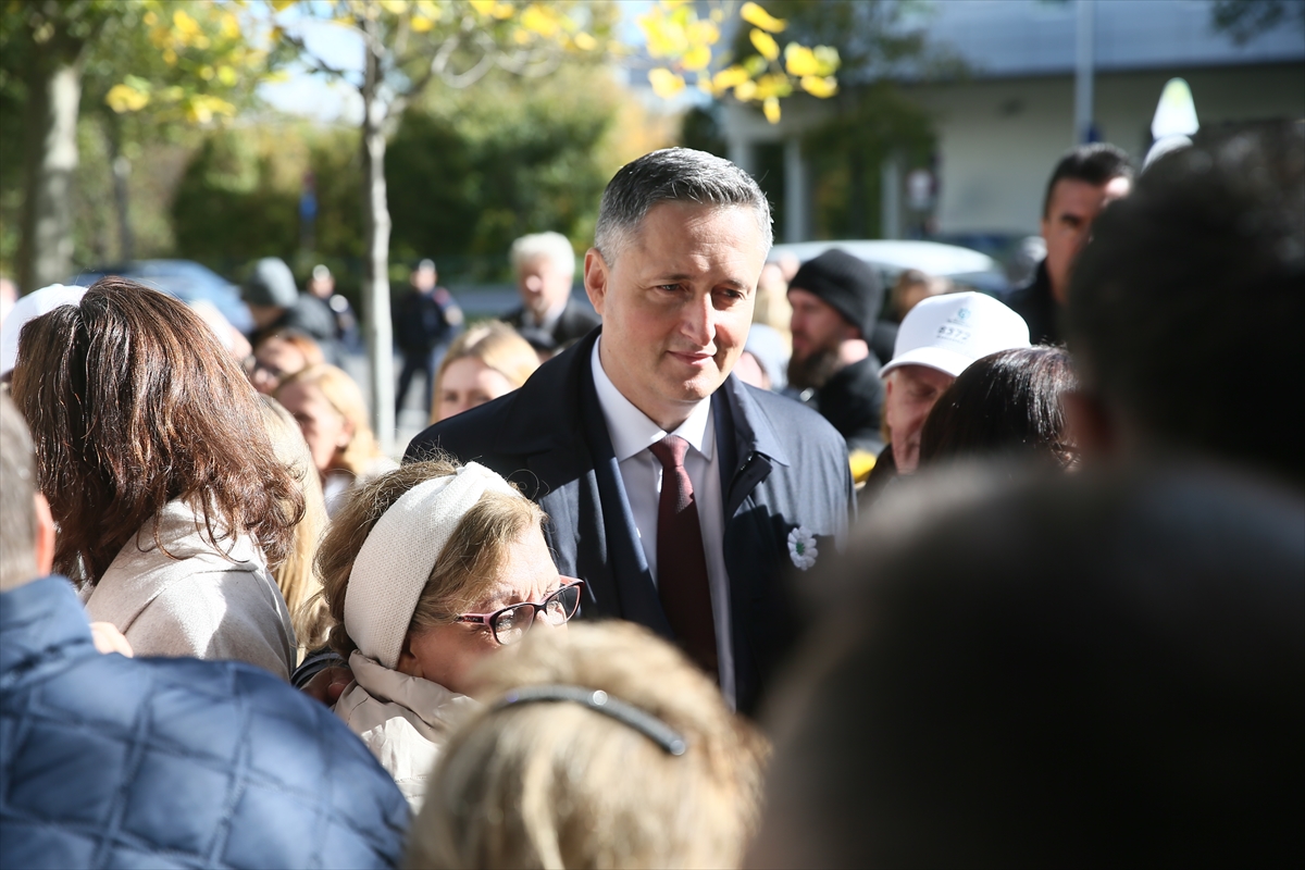 Viyana'da Srebrenitsa soykırımı anısına “Srebrenitsa Çiçeği Anıtı”nın açılışı yapıldı