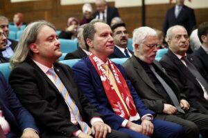 İZMİR (AA) – Yeniden Refah Partisi Genel Başkanı Fatih Erbakan,