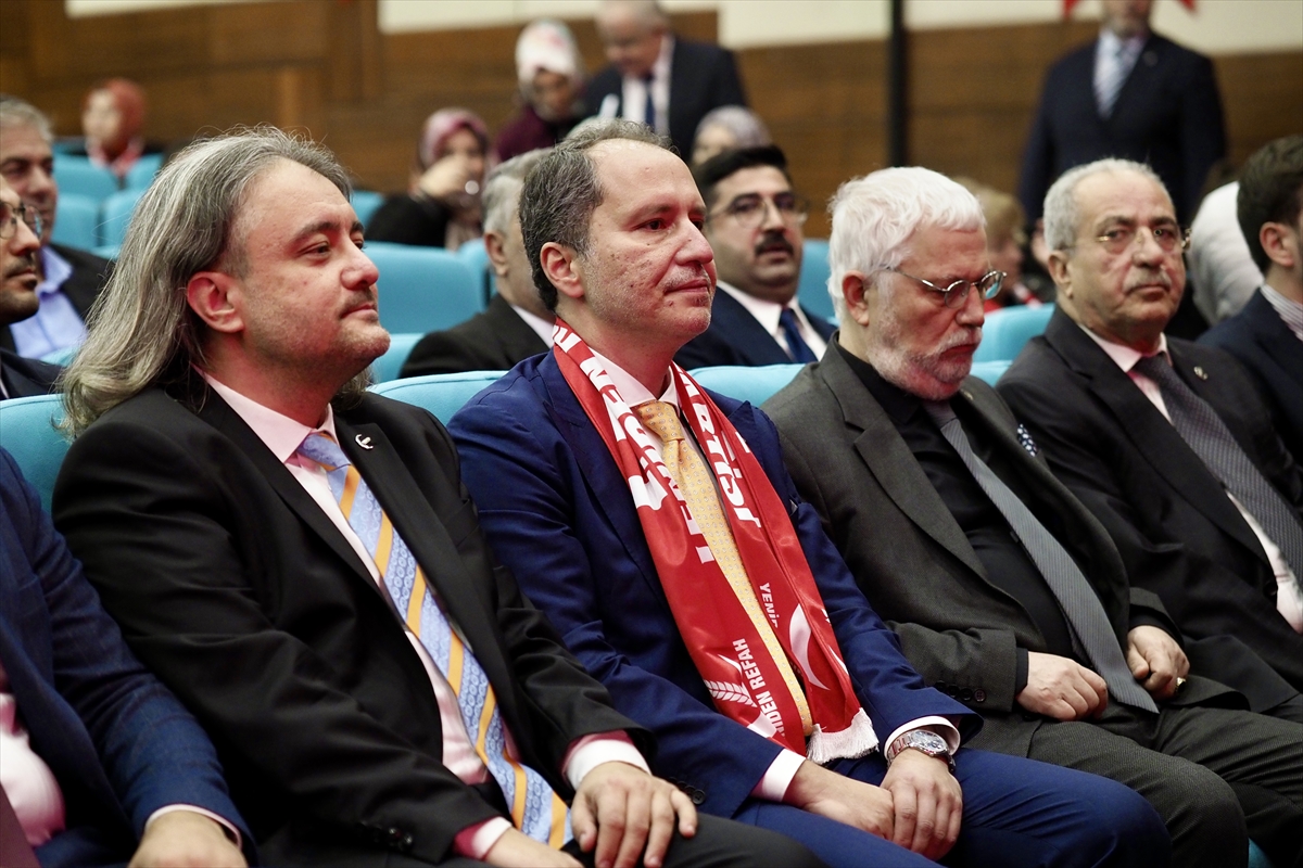 Yeniden Refah Partisi Genel Başkanı Erbakan, partisinin İzmir il kongresine katıldı