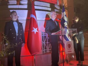 ATİNA (AA) – Yunanistan'ın başkenti Atina'da, Türkiye Cumhuriyeti'nin kuruluşunun 102.