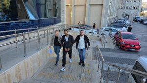 ZONGULDAK (AA) – Zonguldak'ın Kozlu ilçesinde bir oto galeriye tabancayla