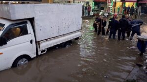 ZONGULDAK (AA) – Zonguldak'ın Karadeniz Ereğli ilçesinde etkili olan sağanak
