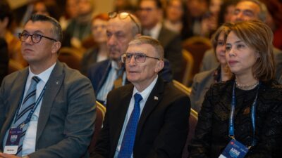 - Cumhurbaşkanlığı himayesinde, Sağlık Bakanlığı ve TÜSEB tarafından düzenlenen kurultayın