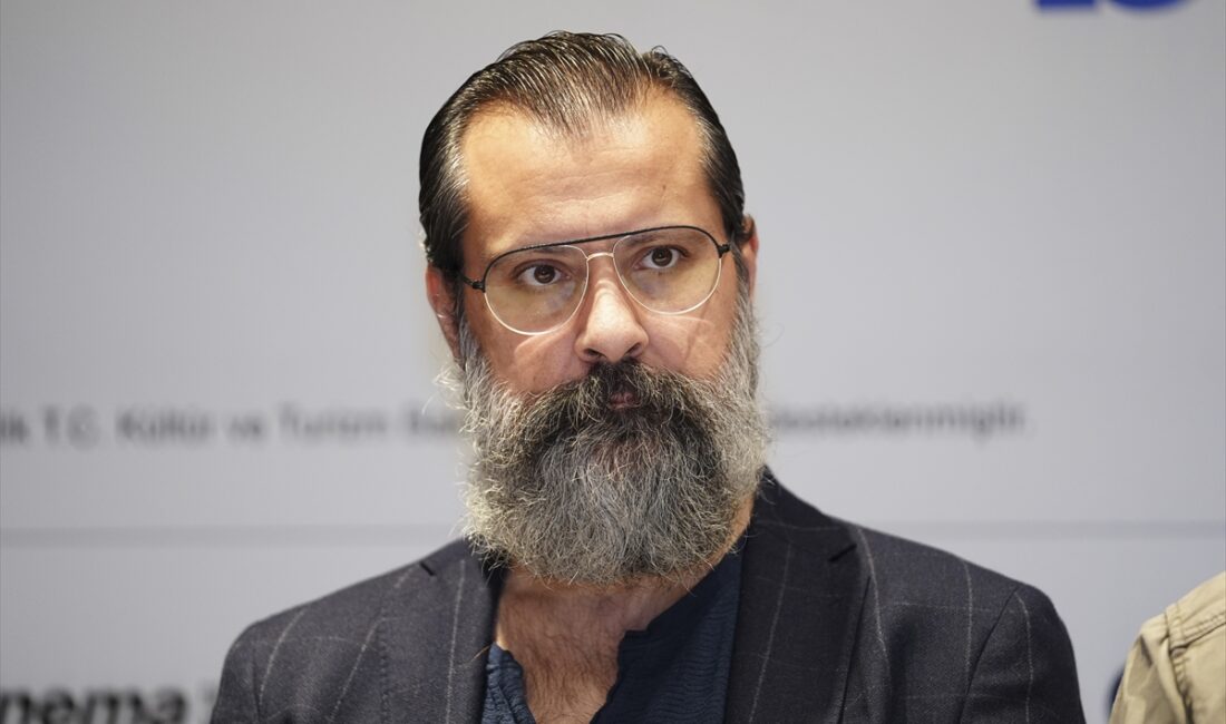 - Oyuncu Saleh Bakri:
- "Filmdeki karakter bana çok benziyor. Karakteri,