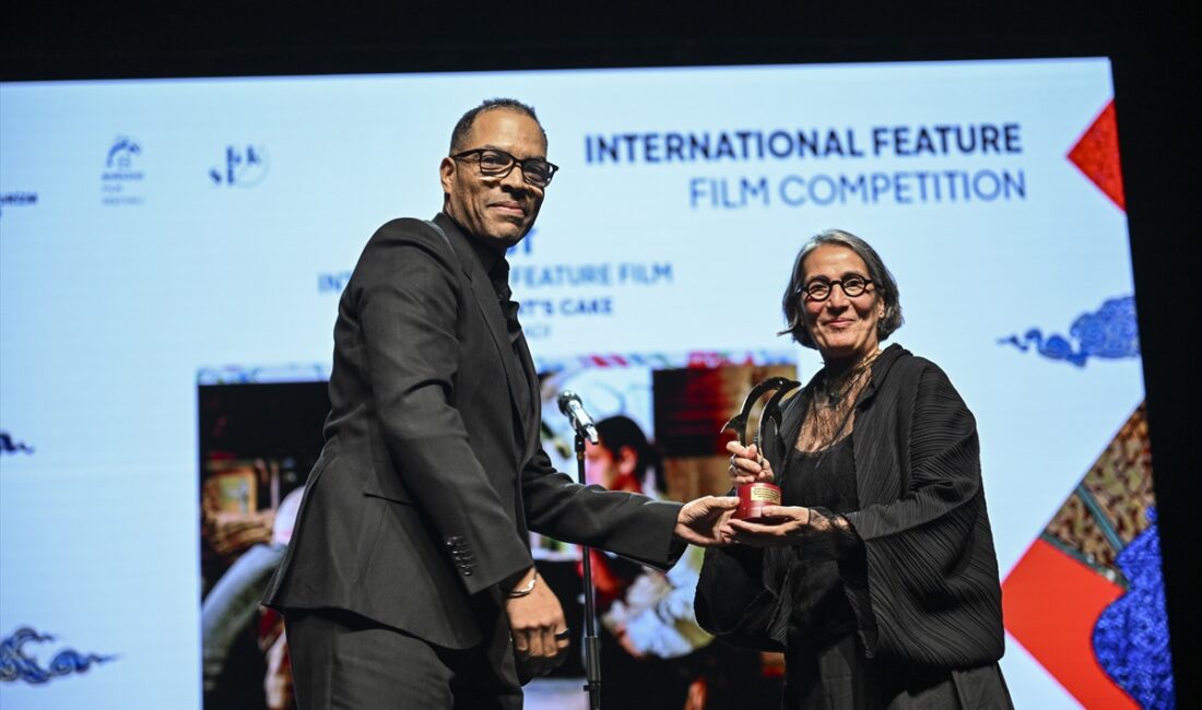 - Festivalde bu yıl 5 ana kategoride 19 Altın Yunus