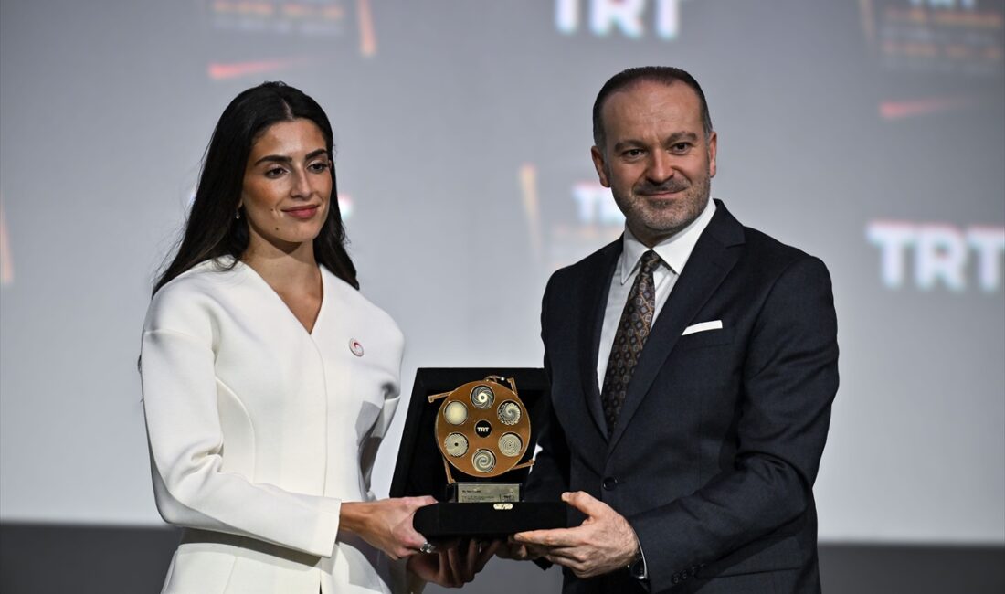 - TRT Genel Müdürü Mehmet Zahid Sobacı:
- "Bu gösterimlerin en