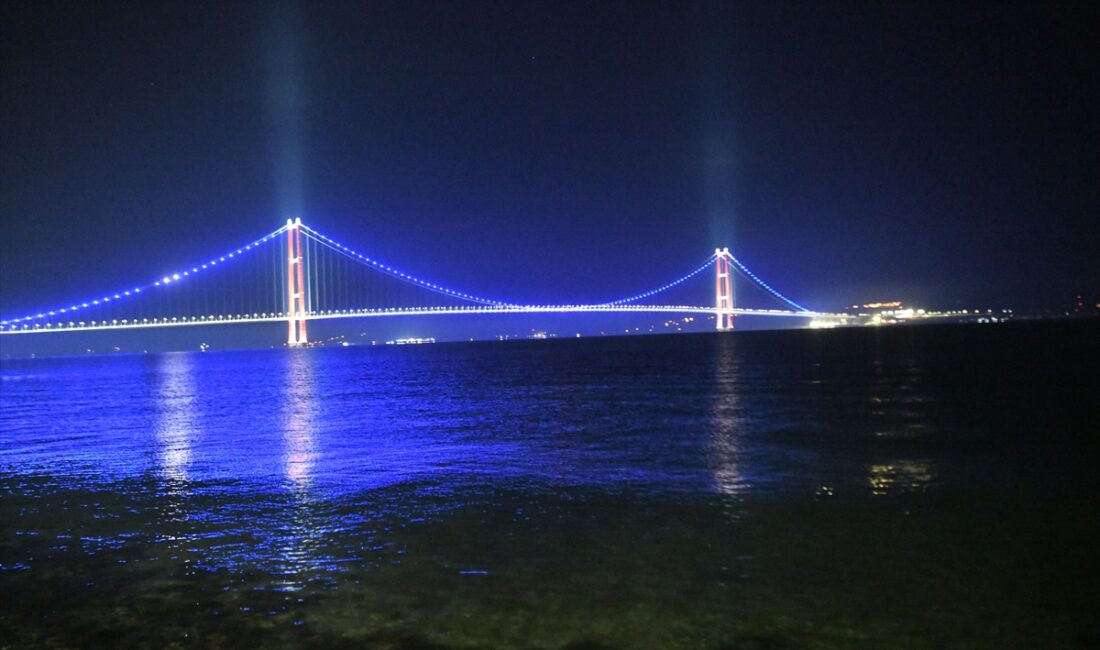 ÇANAKKALE (AA) – Dünya Diyabet Günü dolayısıyla 1915 Çanakkale Köprüsü'nün