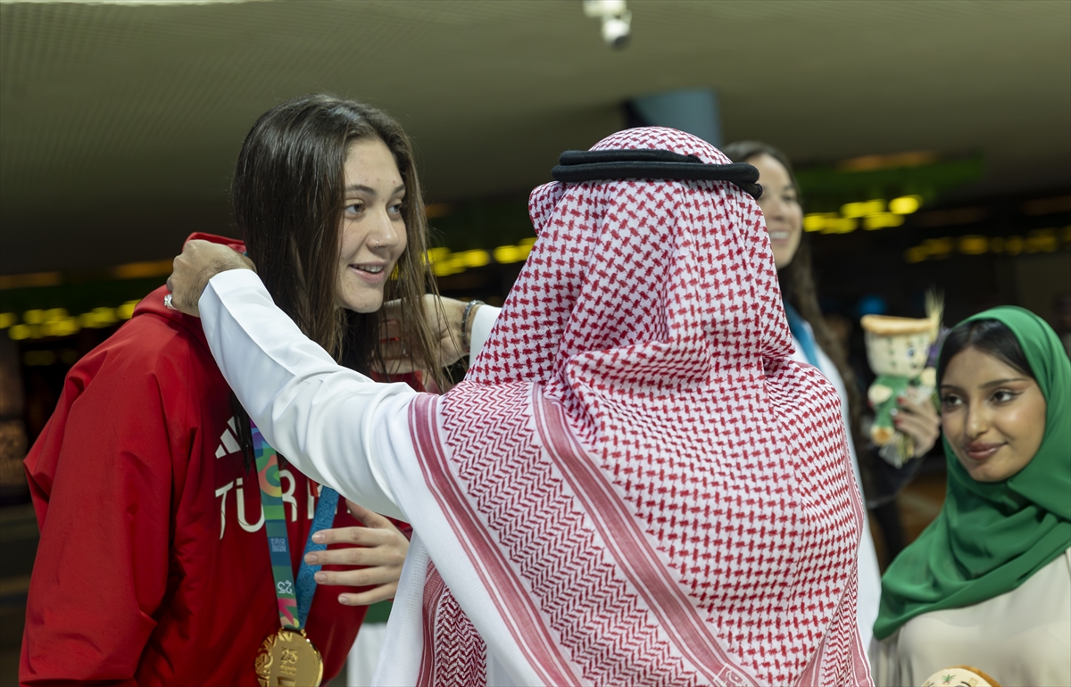 - Yüzme branşında milli sporcular, günü 8 madalya ile tamamladı