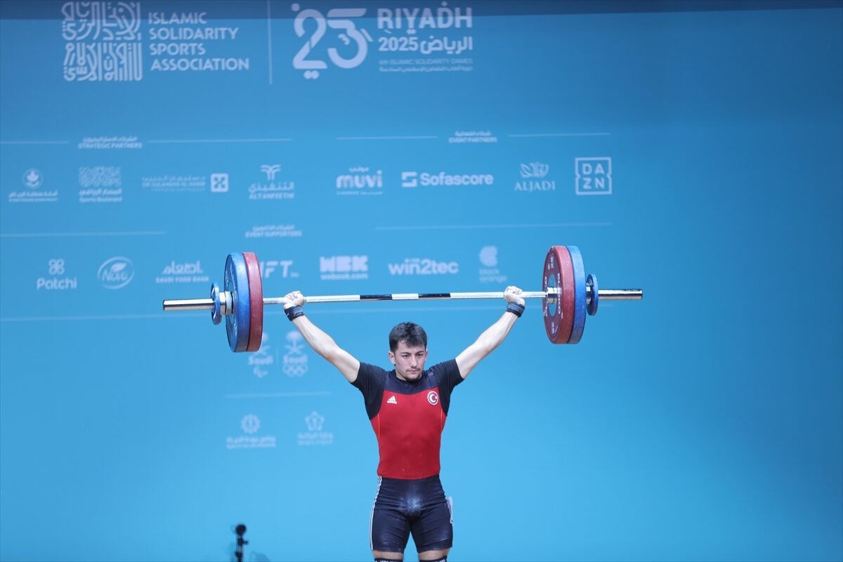 -Halterde, milli sporcular günü 6'sı altın 9 madalya ile tamamladı