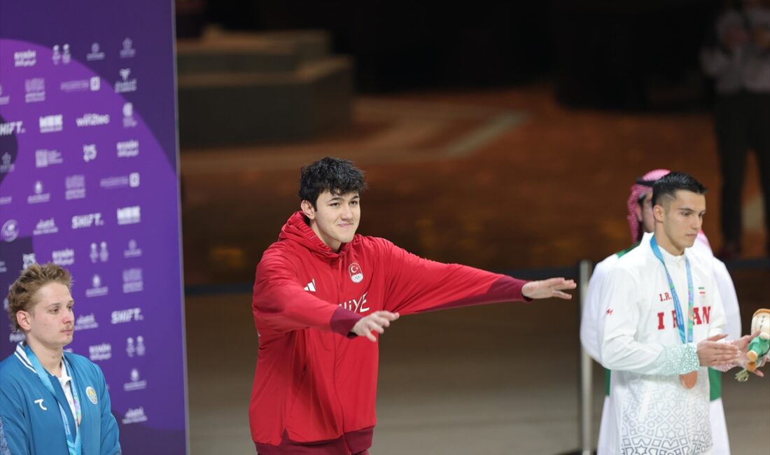 - Yüzme branşında milli sporcular günü 4 altın, 1 gümüş,