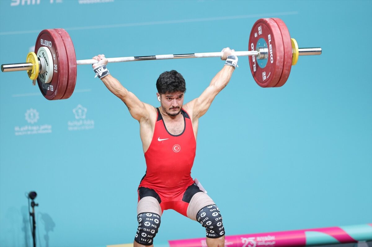 - Milli halterciler, günü 4'ü altın 5 madalyayla tamamladı