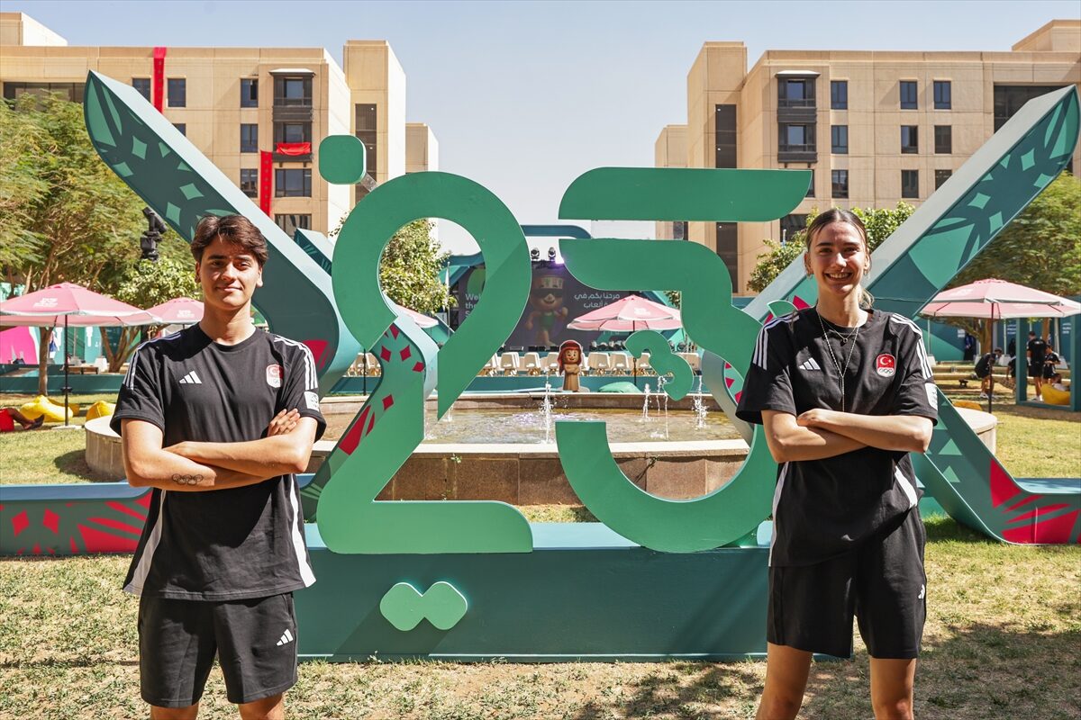 - Oyunların açılış seremonisinde Türk bayrağını milli voleybolcu Dilay Özdemir