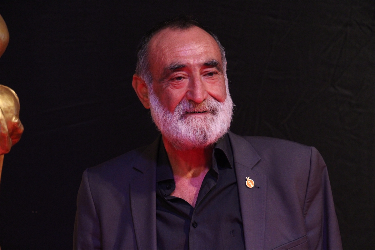 - Ulusal Uzun Metraj Film Yarışması'nın jüri başkanı Ömer Vargı:
-