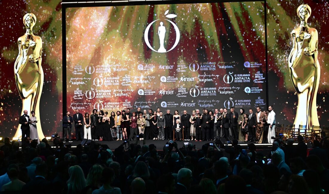 - Ulusal Uzun Metraj Film Yarışması'nda "En İyi Film" ödülü,