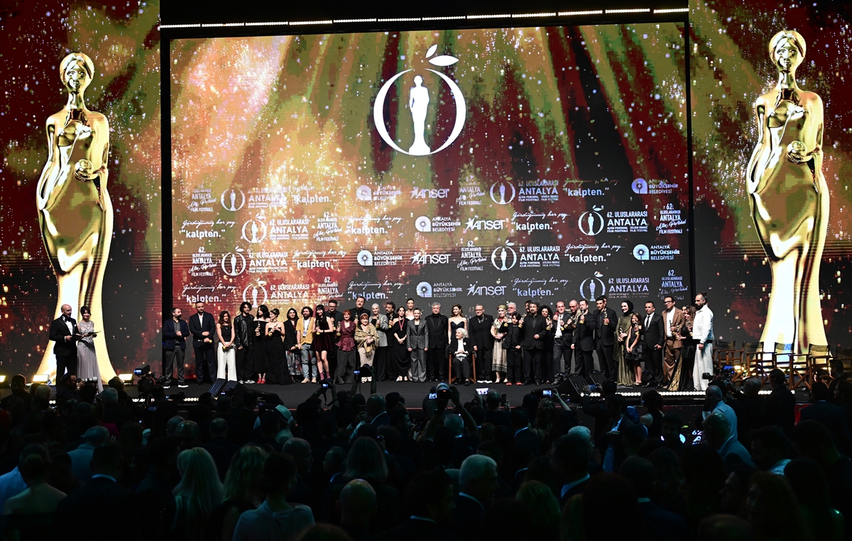 - Ulusal Uzun Metraj Film Yarışması'nda "En İyi Film" ödülü,