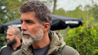 Oyuncu ve şarkıcı Özcan Deniz, Saçını ve sakalını uzattı. Özcan