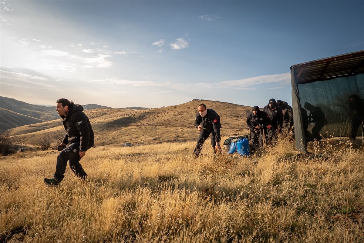 - Anadolu Ajansından 9, farklı ülkelerden 15 katılımcının yer aldığı