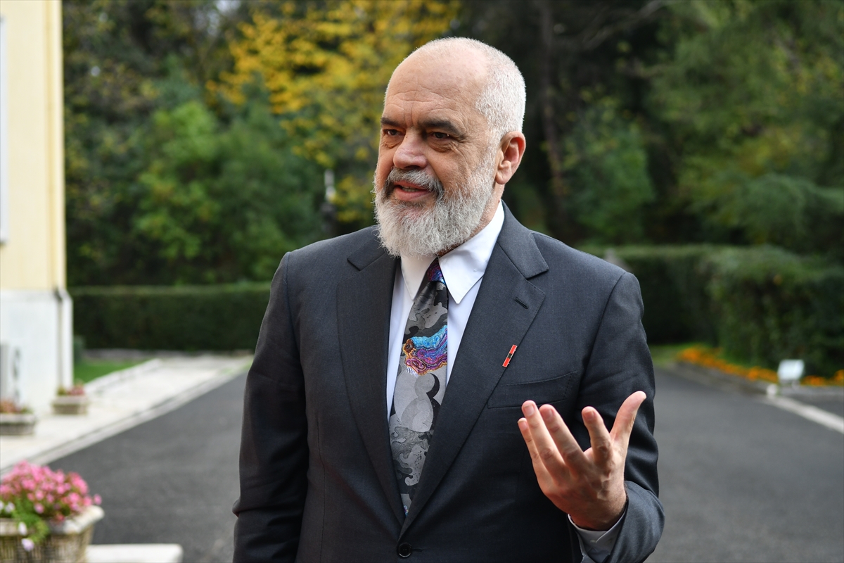 TİRAN (AA) – Avrupa Birliği (AB) Komisyonunun Genişlemeden Sorumlu Üyesi