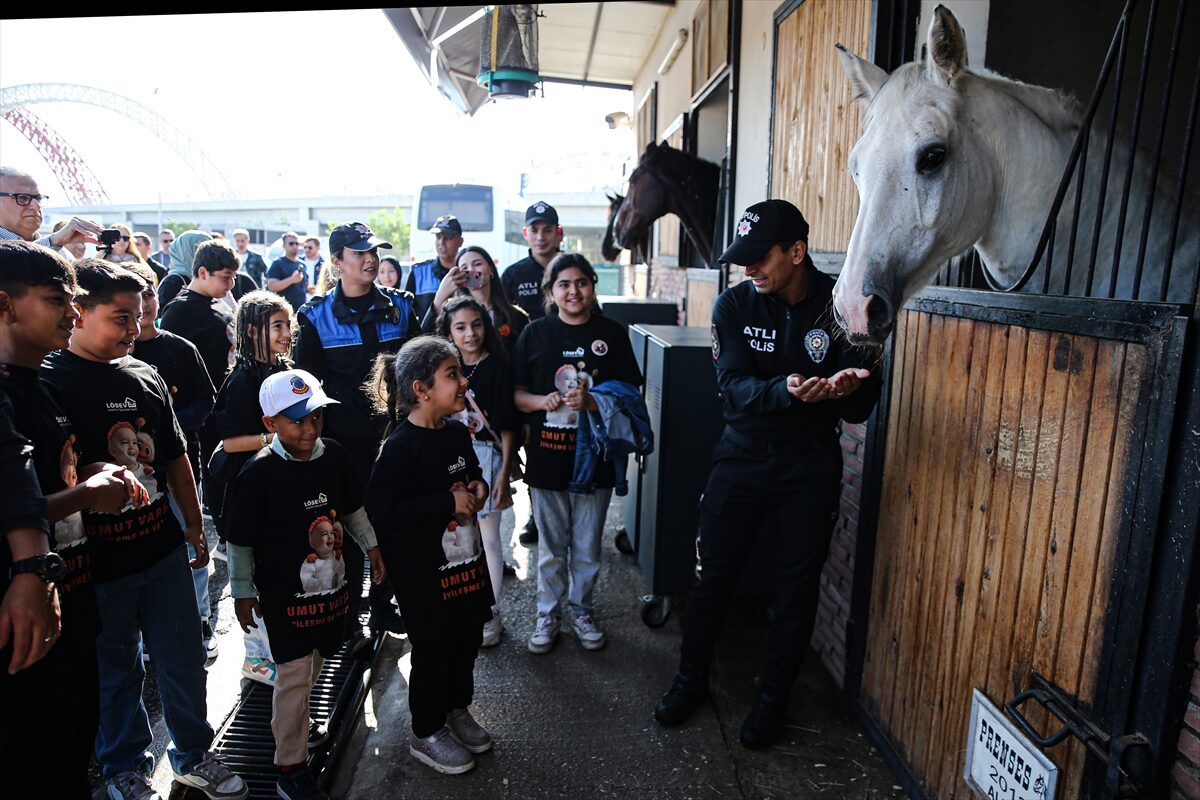 ADANA (AA) – Adana'da polisler, Atlı Polis Grup Amirliği'nde lösemili
