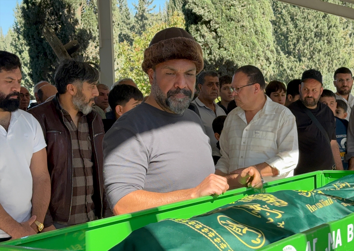 - Kazada yaşamını yitiren 12 yaşındaki çocuğun cenazesi, babasının kıldırdığı