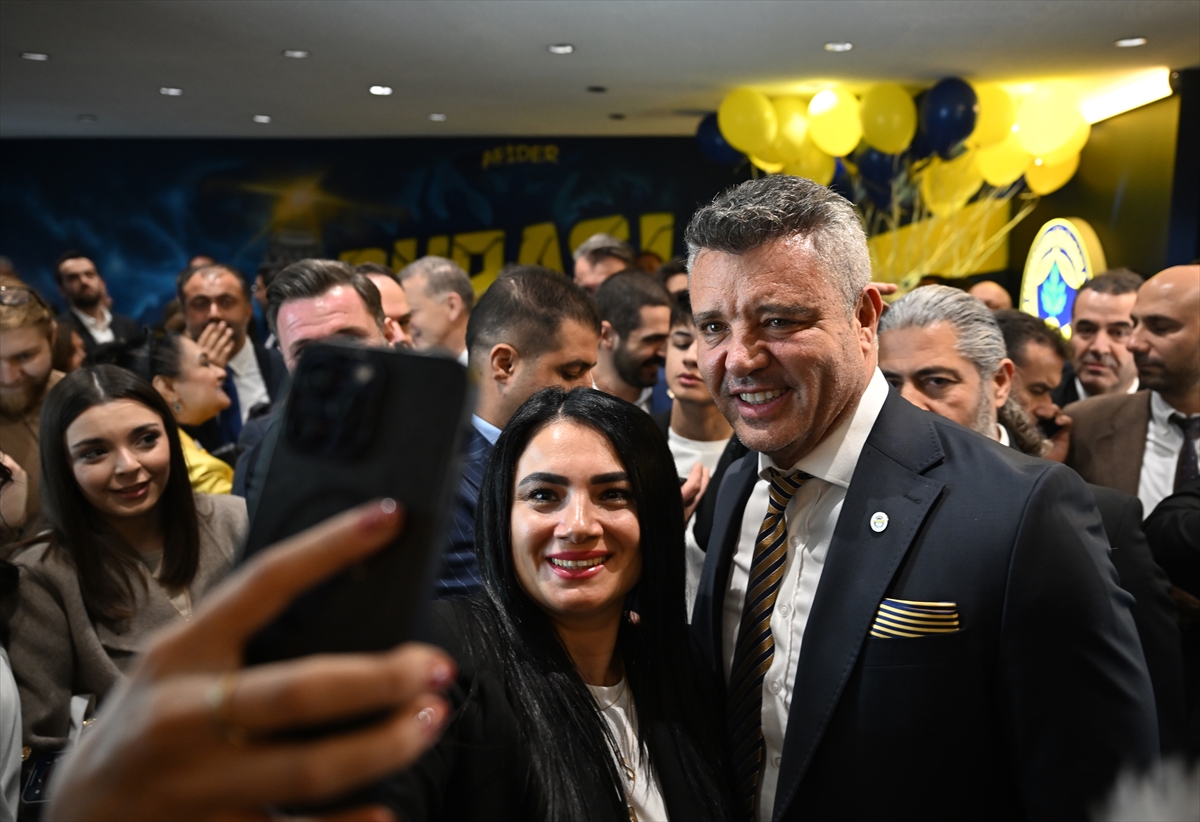 - Fenerbahçe Kulübü Başkanı Sadettin Saran:
"Fenerbahçe'nin büyüklüğü sizin gibi dernekler