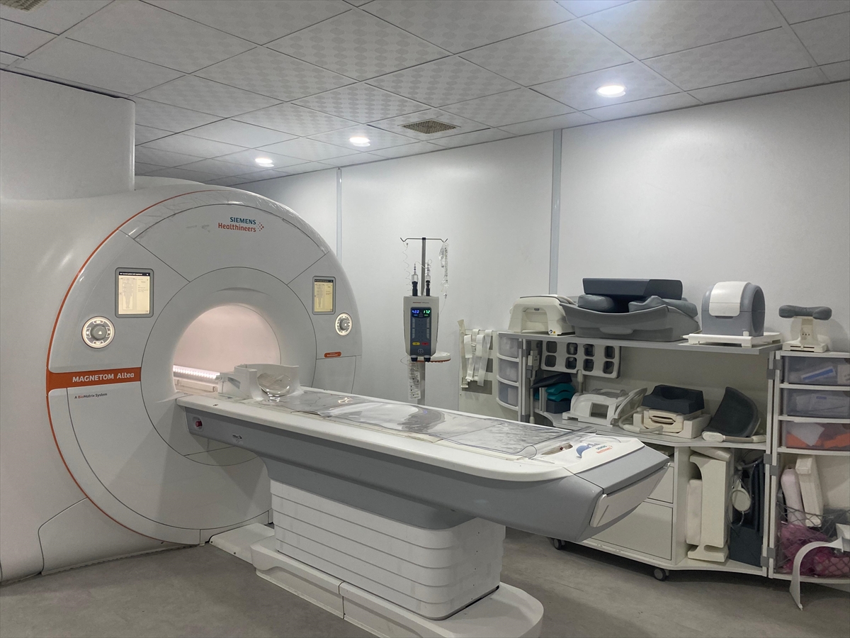 - Ağrı Valisi Mustafa Koç:
- "Hizmete alınan yeni MR cihazımız,