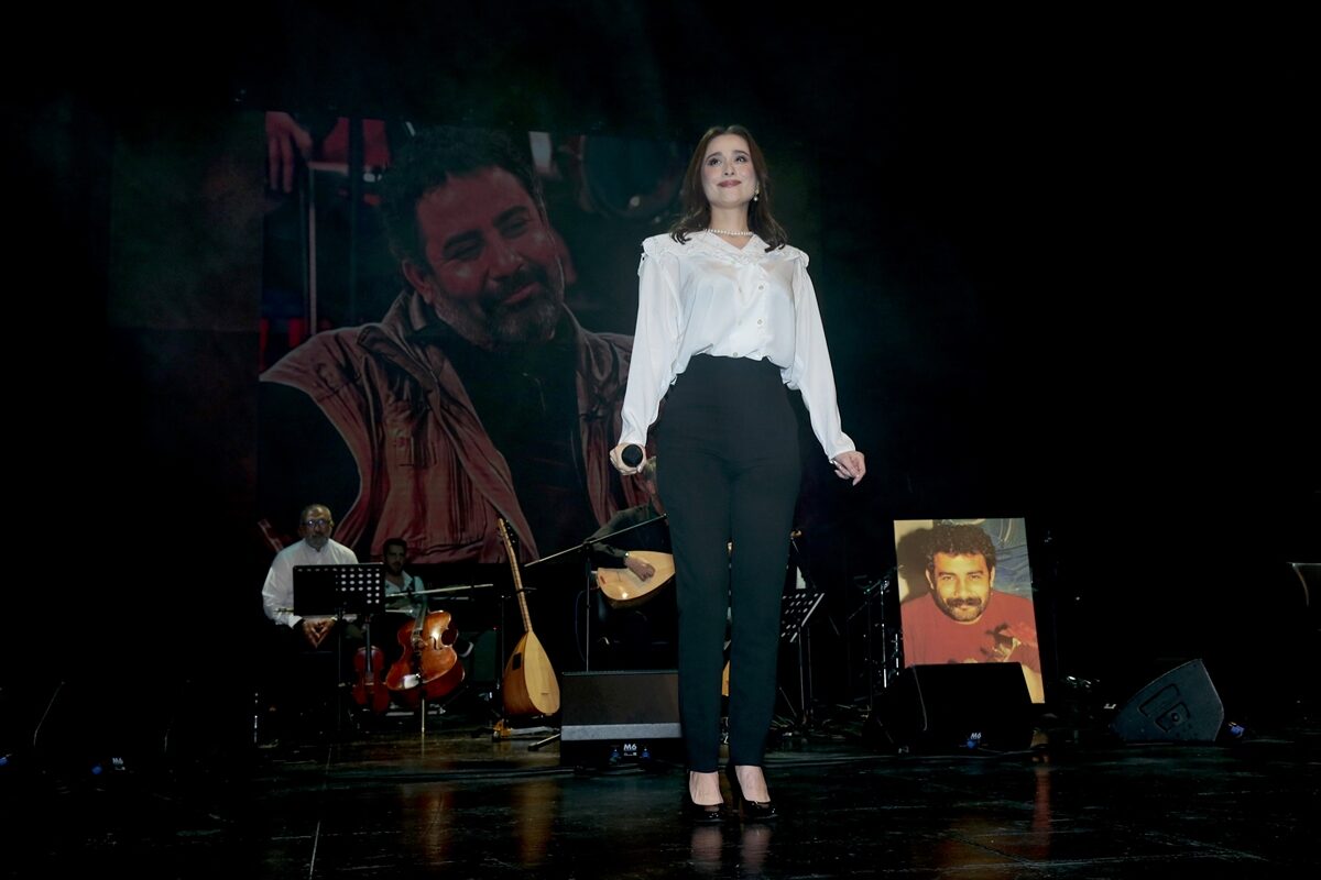 İSTANBUL (AA) – Kendine özgü yorumlama tarzıyla müzik dünyasında önemli