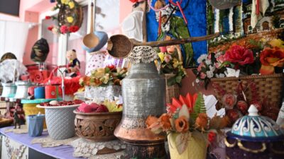 - Kayseri'de aile yadigarı eşyaları ve çeyiziyle evinin tüm odalarını