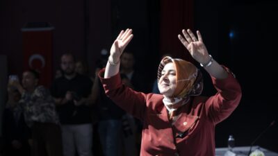 - "Dünya liderimizi (Cumhurbaşkanı Recep Tayyip Erdoğan) sizlerin bu aşkıyla,