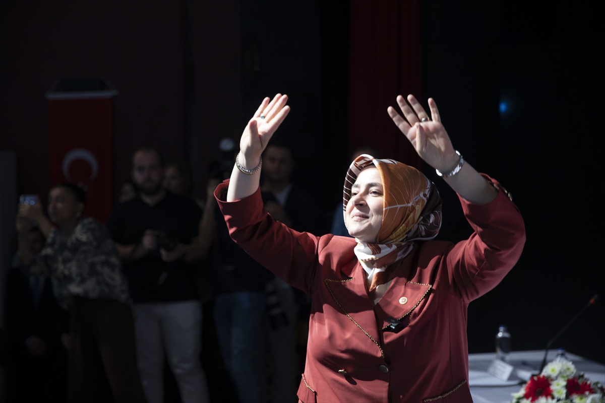 - "Dünya liderimizi (Cumhurbaşkanı Recep Tayyip Erdoğan) sizlerin bu aşkıyla,