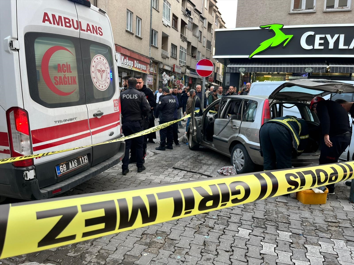 AKSARAY (AA) – Aksaray'da seyir halindeki otomobilde bulunan piknik tüpünün