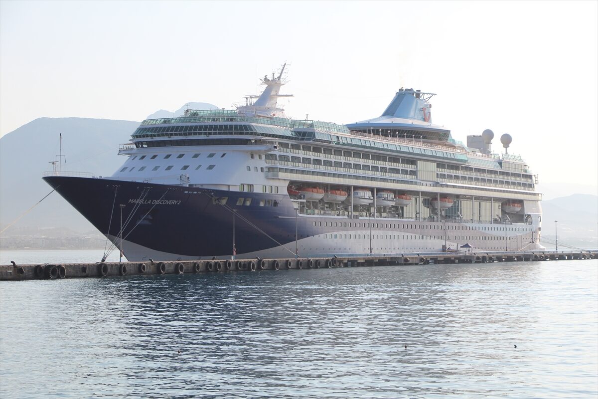 ANTALYA (AA) – Bahamalar bayraklı "Marella Discovery 2" isimli kruvaziyer,