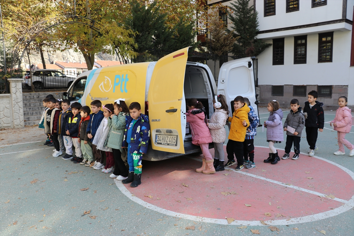 AMASYA (AA) – Amasya'da 170 anaokulu öğrencisi, velileriyle birlikte duygu