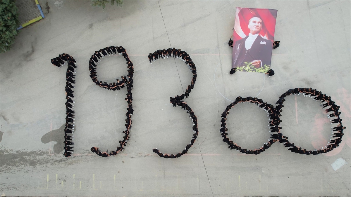 AMASYA (AA) – Amasya'nın Suluova ilçesinde, 10 Kasım Atatürk'ü Anma