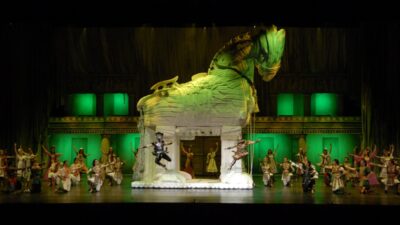 - Topluluk Troya gösterisiyle ABD'de turne yapacak