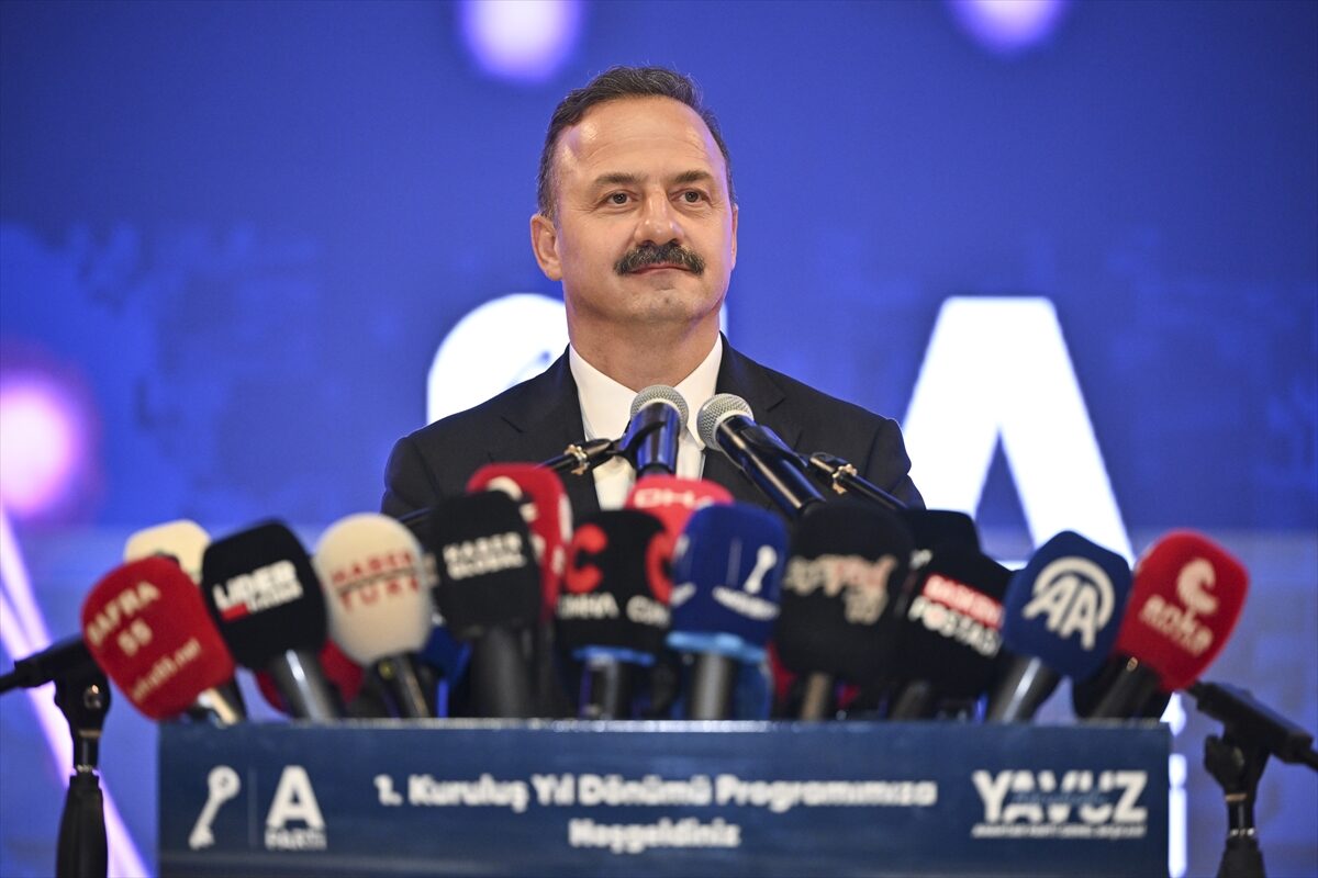 - "Partimiz, sadece bize oy verenlerin değil, sağcısı, solcusu, Alevi'si,