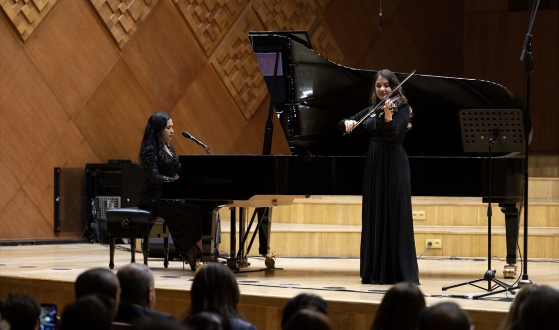 ANKARA (AA) – "7 Güzel" müzik grubu, Azerbaycan ordusunun 2.