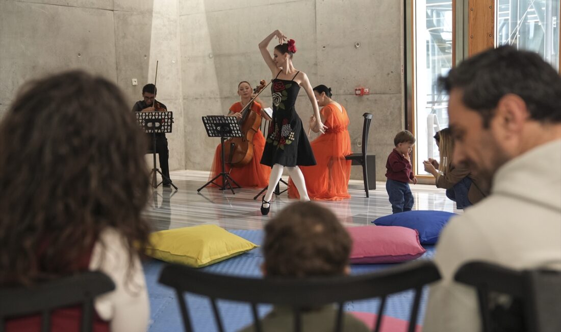 ANKARA (AA) – Başkentte düzenlenen "Baby Concerts ile Mevsimler: Sonbahar"