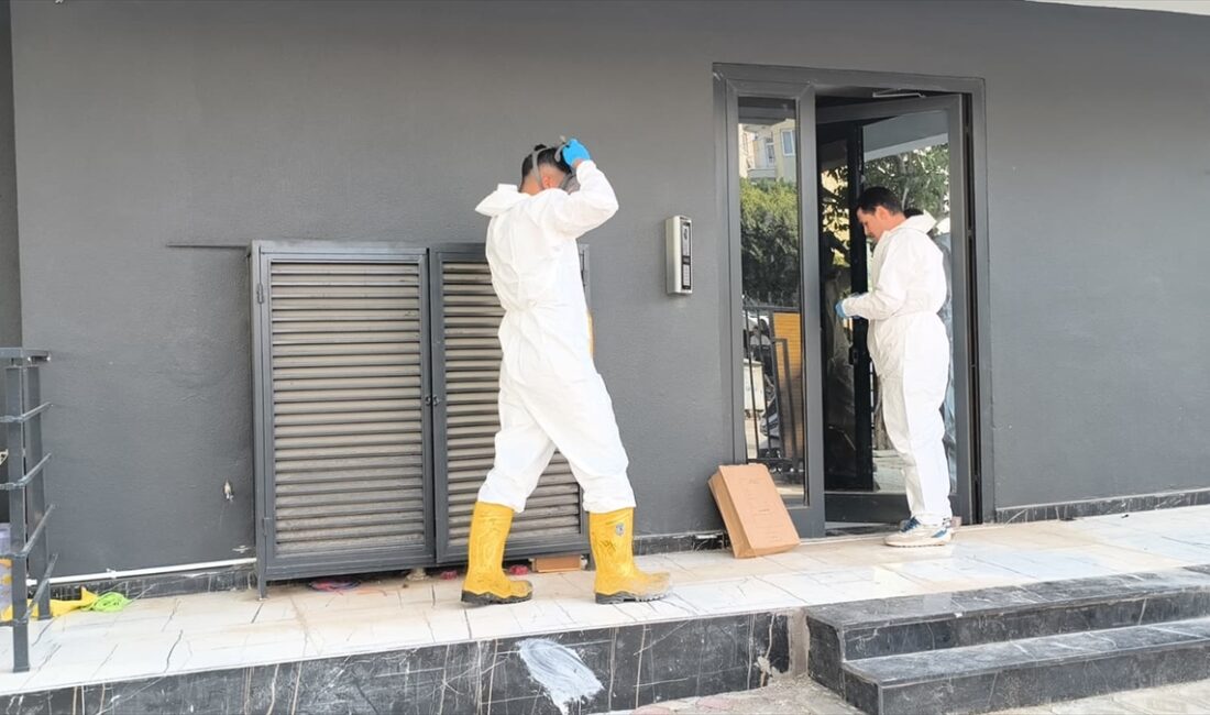 ANTALYA (AA) – Antalya'nın Muratpaşa ilçesinde bir kişi evinde ölü