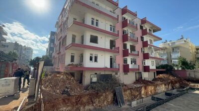 ANTALYA (AA) – Antalya'nın Muratpaşa ilçesinde metruk binada çıkan yangında