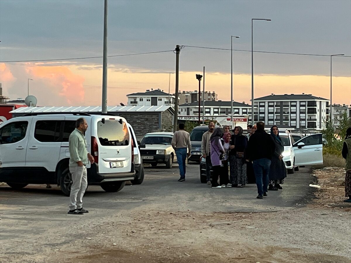 ANTALYA (AA) – Antalya'nın Kepez ilçesinde polis memuru, eşini ve