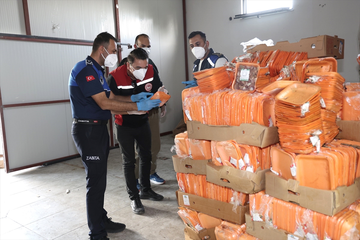 ANTALYA (AA) – Antalya'nın Aksu ilçesinde yapılan gıda denetiminde, son